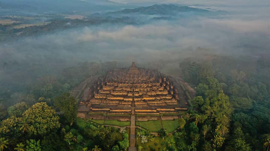 Yogyakarta: Borobudur sunrise(guarantee climb up)& Prambanan - Prambanan Temple: Trimurti towers and real time to explore