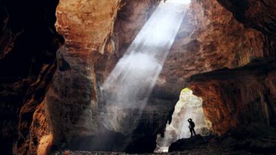 Yogyakarta: Jomblang Cave and Pindul Cave all inclusive Trip - The Jomblang Cave descent and the light of heaven